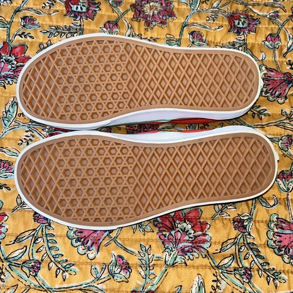 Crazy Check Cherry Toma Classic Slip On Vans Unisex Womens 6.5 Mens 5 - Picture 4 of 8